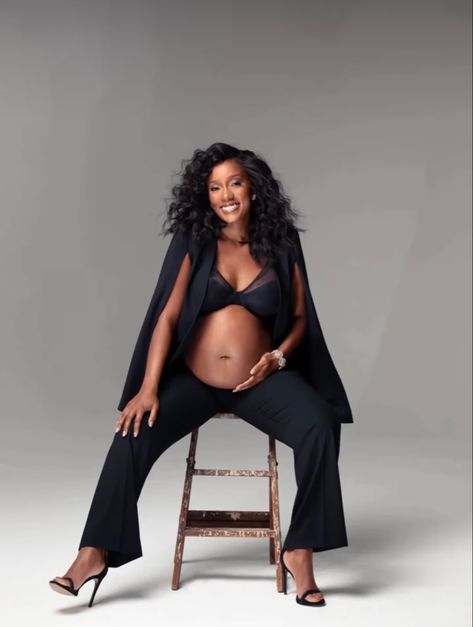 Maternity Photography For Plus Size, Professional Maternity Pictures, Blazer Maternity Shoot, Blazer Maternity Outfit, Suit Maternity Shoot, Black Woman Maternity Shoot, Blazer Maternity Photoshoot, Black Women Maternity Shoot, Plus Size Maternity Photos