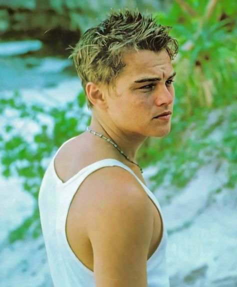 Beach Haircut, Leonardo Dicaprio The Beach, Johnny Depp Leonardo Dicaprio, Ricardo Kaka, Leonardo Dicaprio Photos, Famous Directors, Leonardo Dicaprio 90s, Very Important Person, Young Leonardo Dicaprio