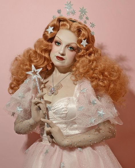 Lacey Noel on Instagram: “✨Are you a good witch, or a bad witch? ✨ Here’s a look inspired by one of my all time favorite characters, Glinda from the Wizard of Oz.…” Glinda Makeup Wizard Of Oz, Witch Party Costume, Glinda Wizard Of Oz, Witch Cosplay, Witch Party, Glinda The Good Witch, Bad Witch, Witch Makeup, Good Witch