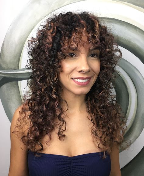 Curly Shag 3b, Curly Hime Cut, Hime Cut Curly Hair, 90s Curly Haircut, Curly Wolfcut, Curly Shag, Hime Cut, Hair Clips 90s, Curly Hair Trends