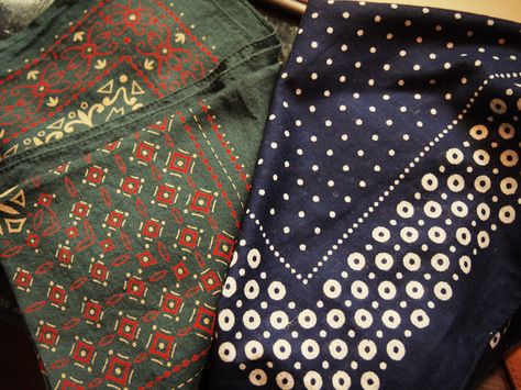 vintage bandanas Mens Accessories Vintage, Print Scarf Design, Vintage Bandana, Western Denim Shirt, Bandana Design, Batik Design, Bandana Styles, Bandana Scarf, Scarf Poncho