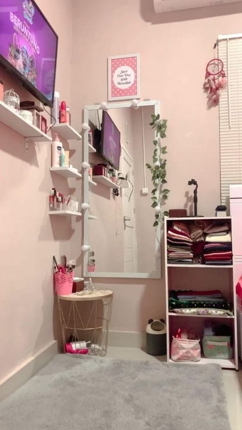 Bilik Kecil, Bilik Tidur Kecil, Small Room Makeover, Bedroom Ideas For Small Rooms Diy, Room Organization Bedroom, Bilik Idaman, Easy Room Decor, Diy Room Decor For Teens, Bathroom Remodel Pictures