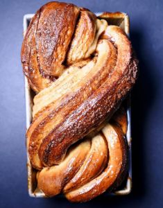 Orange Babka, Babka Recipes, Sweet Brunch Recipes, Cinnamon Babka, Sweet Brunch, Sweet Bread Rolls, Babka Recipe, Braided Bread, Swirled Bread