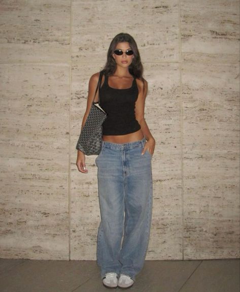 Going Thrifting Outfit, Y2k Latina Outfits, Jean Summer Outfits, 00s Mode, Uni Fits, Stockholm Style, Looks Street Style, Stockholm Fashion, Mode Inspo