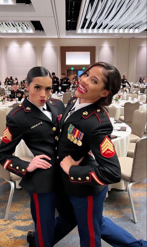 Us Airforce Uniform Women, Soldier Outfit Female, Marine Workout Training, Navy Uniform Military, Marine Corps Aesthetic, Jrotc Uniform, Marines Aesthetic, Marine Corps Women, Us Army Women