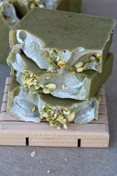 Diy Soap Ideas, Avocado Soap, Avocado Skincare, Pumpkin Spice Soap, Cold Process Soap Recipes, Soap Tutorial, Swirl Soap, Cow Milk, French Green Clay