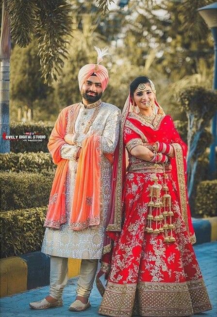 @AMAN❤ Couple Wedding Dress Indian Hindu, New Dulhan Pose, Marriage Poses, शादी की तस्वीरें, Indian Bride Poses, Indian Bride Photography Poses, Bridesmaid Photoshoot, Indian Wedding Poses, Bride Photos Poses