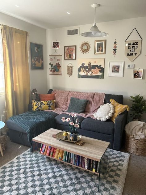 Apartment Decorating Living, Apartment Vibes, Room 2023, College House, Dream Future, Dream Apartment Decor, Small Apartment Living Room, Tower House, Apartment Aesthetic