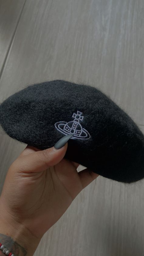 Vivienne Westwood Beret, Westwood Jewellery, Vivienne Westwood Jewellery, Lookbook Inspiration, Hat Beret, Fitting Room, Clothing Pieces, Winter Accessories, Vivienne Westwood