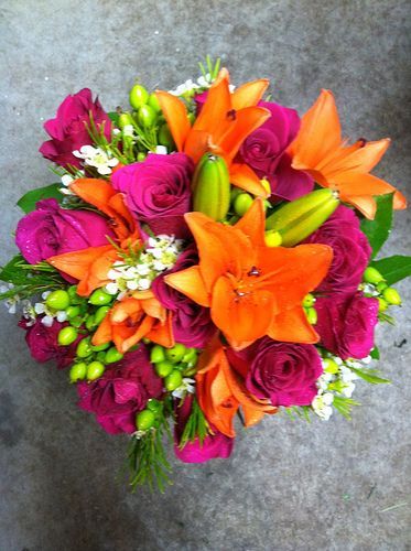 Orange And Pink Wedding, Prom Bouquet, Hypericum Berries, Boda Mexicana, Prom Flowers, Orange Wedding, Beautiful Flower Arrangements, Deco Floral, Bride Bouquets