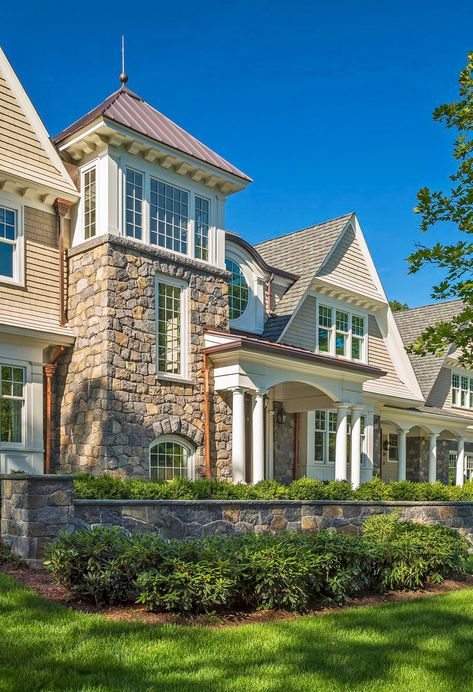 London Estate, Hamptons Houses, Massachusetts Houses, Shingle House, Colorado House, Classic Homes, Cape Cod Style House, Luxury Mansion, Shingle Style Homes