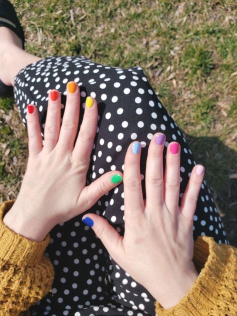 Trendy Multicolor Nails, Easy Pride Nails Short, Rainbow Nails Aesthetic, Colorful Natural Nails, Short Painted Nails Aesthetic, Sapphic Nails, Lesbian Manicure Nails, Kid Core Nails, Rainbow Nails Simple