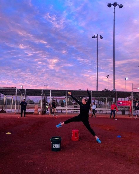 Softball Aesthetic Pitcher, Berkley Aesthetic, Softball Astethic, Softball Practice Outfits, Florida State Logo, Softball Aesthetic, Softball Sign, Softball Pics, Softball Photography