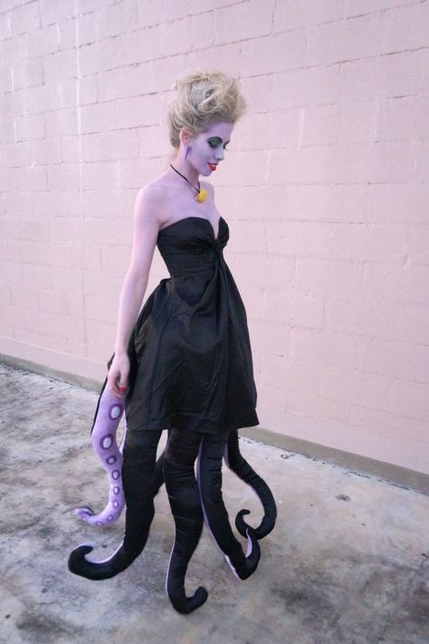 Ursula costume! DIY EVERYTHING | Superholly Diy Fantasia, Ursula Costume, Kostuum Halloween, Kostum Halloween, Diy Kostüm, Hallowen Costume, Unique Halloween Costumes, Idee Cosplay, Halloween Costume Outfits