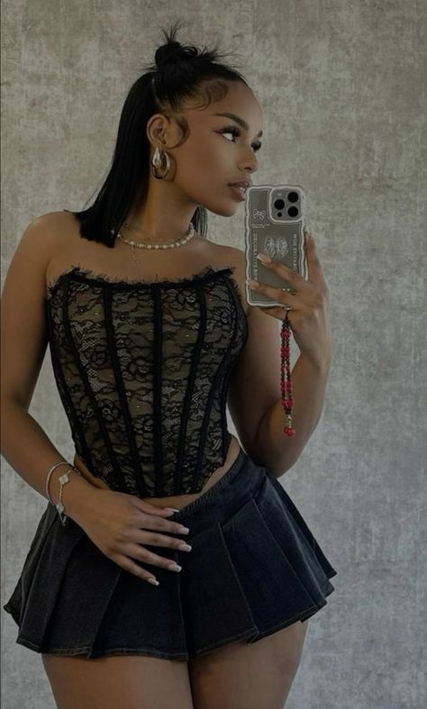 Pinterest Looks Outfit, Lace Outfits Aesthetic, Corset Outfit Baddie, Black Outfits Birthday, Black Corset Outfit Black Women, Night Out Skirt Outfit, Corset Outfits Black Women, Lace Outfits For Women, Lace Outfit Black Women