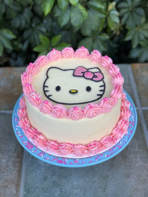 Hello kitty buttercream cake by Bird and Bear Bakehouse Hello Kitty Cake Simple, Hello Kitty Cake Design Buttercream, Hello Kitty Birthday Cake Buttercream, Simple Hello Kitty Cake Design, Hello Kitty Cake Ideas, Kue Hello Kitty, Hello Kitty Cake Design, Pastel Hello Kitty, Hello Kitty Pastel