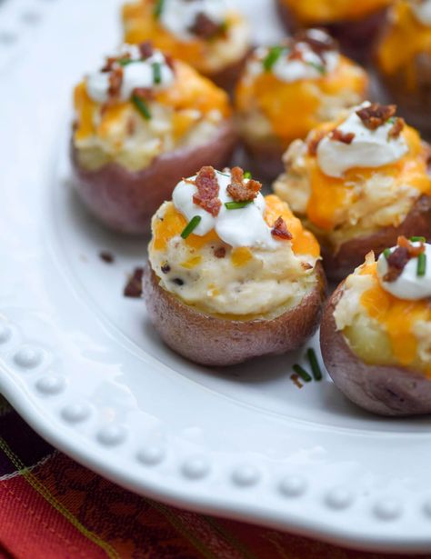 Fully Loaded Twice Baked Potato Bites -- part of The Most Delicious Appetizer Recipes Baked Potato Appetizer, Red Potato Appetizers, Baby Potato Appetizers, Potato Appetizer Recipes, Twice Baked Potato Bites, Baked Potato Bites, Potato Appetizer, Twice Baked Potato, Potato Appetizers