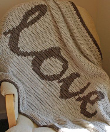 I can crochet words into blankets? Endless possibilities! Owl Afghan, Pattern Making Tutorial, Crochet Letters, Crocheted Blanket, Confection Au Crochet, Crochet Blanket Afghan, Manta Crochet, Afghan Pattern, Afghan Blanket