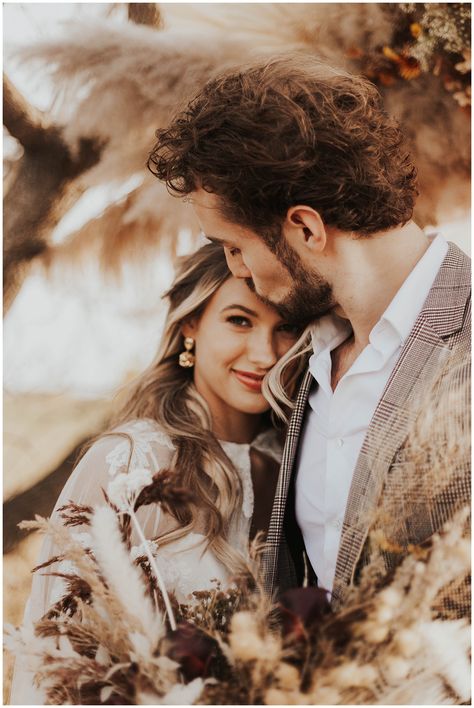 Late Fall Wedding Photos, Fall Forest Wedding Groom, Fall Bridal Photoshoot, Autumn Wedding Couple, October Wedding Photography, November Wedding Photos, Autumn Wedding Photoshoot, Fall Wedding Photos Bride And Groom, Fall Wedding Poses