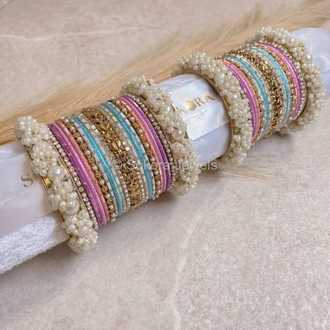 Antique Gold Bangles, Thread Bangles Design, Colorful Bangles, Bangle Box, Dresses Traditional, Bridal Jewelry Vintage, Fancy Jewellery Designs, Bridal Choker, Birthday Captions