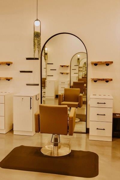 Salon Suite Design Ideas, Salon Decor Studio, Hair Salon Stations, Salon Suite Decor, Floating Ceiling, Suite Decor, Barber School, Dream Salon, Home Hair Salons