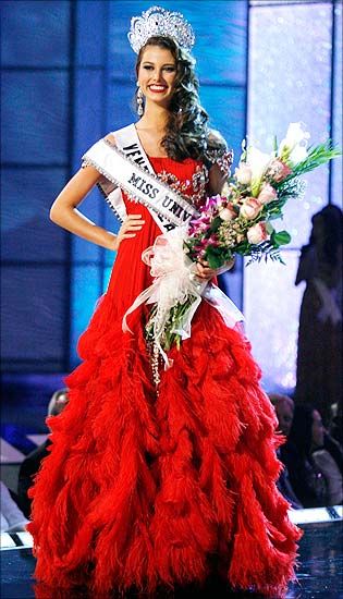 Miss Universe 2009 Estefenia Fernandez, Venezuela Miss Universe 2009, Miss Universe 2000, Dayana Mendoza, Miss Venezuela, Miss Usa, Ashley Tisdale, Pageant Gowns, Miss Universe, Miss World