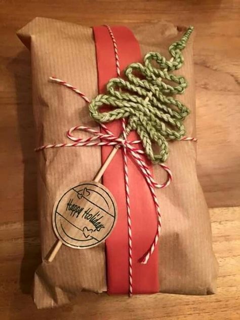 Christmas Gift Wrapping Diy, Xmas Gift Wrap, Gift Wrapping Techniques, Gift Wrapping Inspiration, Gifts Wrapping Diy, Creative Gift Wrapping, Diy Gift Wrapping, A Present, Brown Paper