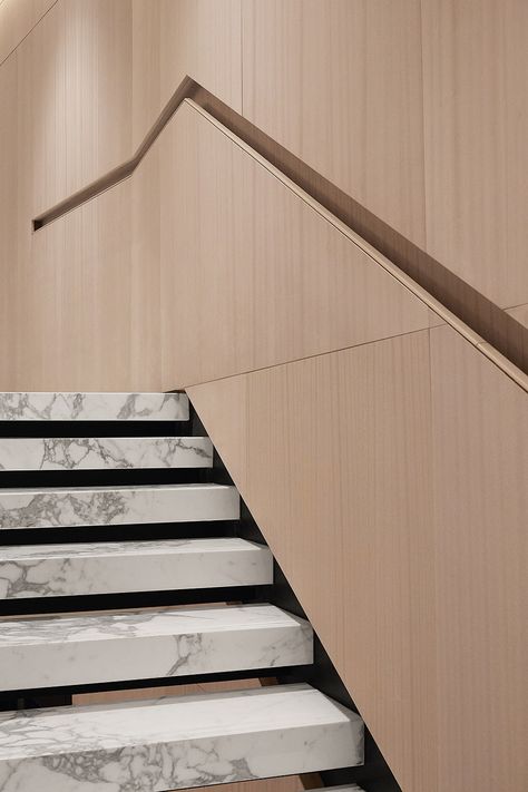 Staircase Design Modern, Marble Staircase, Staircase Handrail, Interior Staircase, Escalier Design, Marble Stairs, Stone Stairs, Stairs Design Modern, Floating Stairs