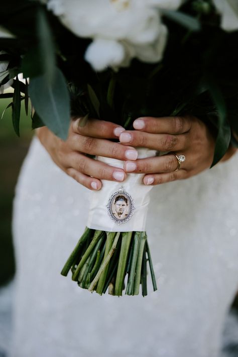 Honor Late Mother At Wedding, Honoring Grandma At Wedding, Honor Late Father At Wedding, Gift For Bride Who Lost Mother, Wedding Lost Loved Ones, Remembering Loved Ones Passed Wedding, Wedding Ideas For Lost Loved Ones, Wedding Remembering Loved Ones, Honoring Loved Ones At Wedding