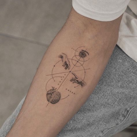 Tato Geometris, Tattoo Bras Homme, Small Geometric Tattoo, Balance Tattoo, Small Back Tattoos, Tatuagem Masculina Pequena, Simple Tattoos For Guys, Ankle Tattoo Designs, Petit Tattoo