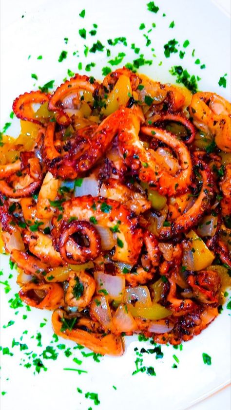 Chinese Octopus Recipes, Shrimp And Squid Recipes, Asian Octopus Recipes, Fried Octopus Recipes, Sauteed Octopus Recipe, Seafood Octopus, Garlic Stir Fry, Fried Octopus, Octopus Recipe