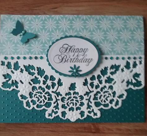 Handmade Cards Using Paper Doilies, Doily Cards Handmade, Cards With Doilies, Female Birthday Cards Handmade, 15th Birthday Ideas, Female Birthday Cards, Doily Cards, Doily Crafts, Hand Crafted Cards