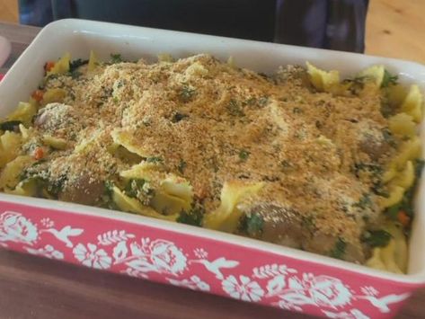 Get Italian Wedding Casserole Recipe from Food Network | Pioneer Woman uses frozen Italian meatballs and kale to make a casserole based on Italian wedding soup Italian Wedding Soup Casserole Pioneer Woman, Italian Wedding Casserole Pioneer Woman, Frozen Italian Meatballs, Ree Drummond Recipes, Recipes With Ingredients, Wedding Soup, Pioneer Woman Recipes, Ree Drummond, Mama Mia