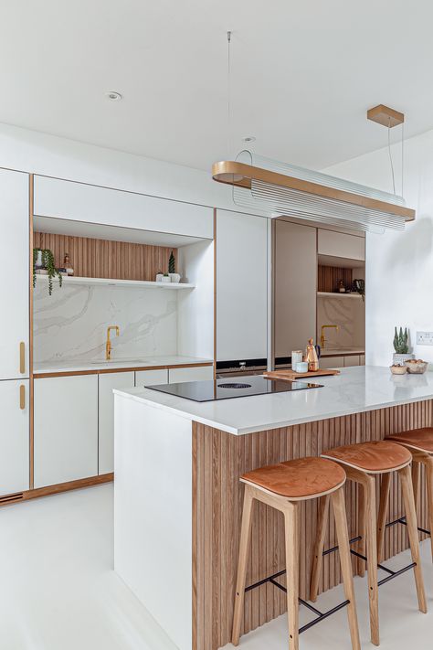 Golden details and natural textures for the win ✨ This sleek and minimal space is the perfect blend of function and style! #KitchenGoals #ScandinavianDesign #ModernLiving https://www.solakitchens.com/compact-scandi/ Scandinavian Kitchen Ideas, Danish Kitchen, Kitchen Nordic, Scandinavian Kitchens, Scandinavian Kitchen Design, Condo Kitchen, London Kitchen, Small Kitchen Decor, Studio Kitchen