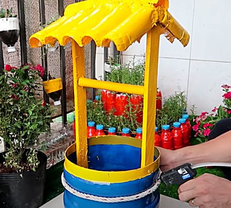 Use a 5 gallon bottle to make a wishing well 5 Gallon Water Jug Ideas Diy, Water Jug Ideas, Wishing Well Planter, Gallon Bottle, 5 Gallon Water Bottle, Recycle Water Bottles, Water Bottle Crafts, Art Centers, Gallon Water Jug