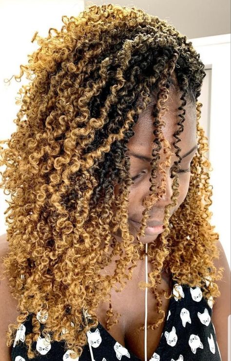 Honey Blonde Twists Black Women, Yanky Twists Hairstyles, Honey Blonde Marley Twists, Yanky Twists Crochet Hair, Springy Afro Twist Hair, Yarn Braids Styles, Springy Afro Twist, Micro Braids Styles, Outre Crochet Braids X-pression Twisted Up 3x Springy Afro Twist