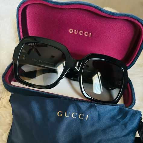 New Brand Glasses Inspiration, Beautiful Glasses, Oval Eyeglasses, Designer Shades, Soft Luxury, Black Cat Eyes, Eye Wear, Gucci Sunglasses, Gucci Accessories