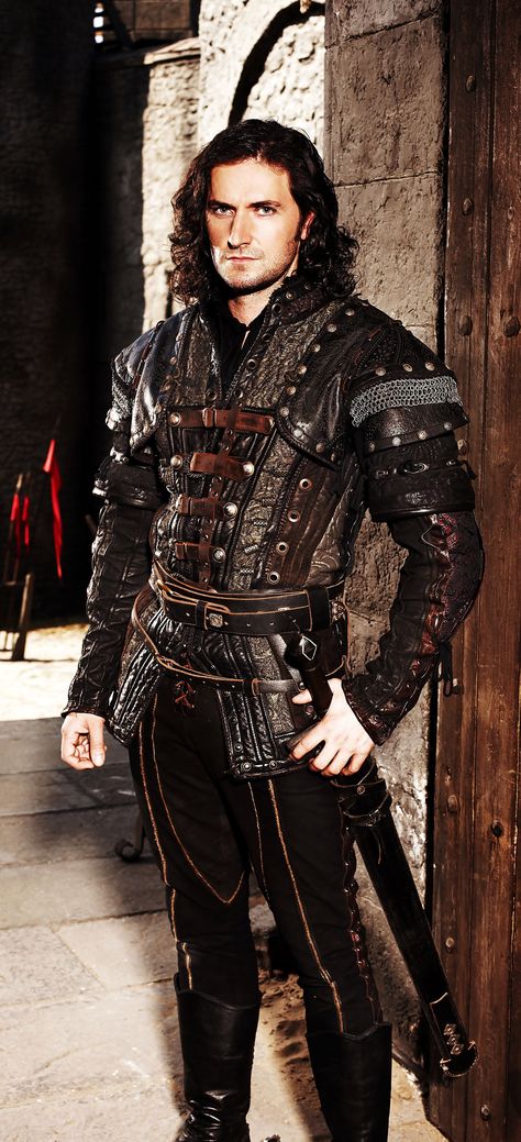 Richard Armitage... is it just me or is a man dressed in tight leather really really hot!!! Robin Hood Bbc, Masquerade Outfit, Leather Armor, Medieval Costume, Medieval Armor, Medieval Clothing, Fantasy Costumes, Richard Armitage, Robin Hood