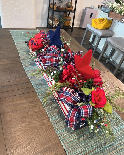 Patriotic pretties ready for their forever home! Check out all my patriotic designs here! https://kellyscreationsdecor.etsy.com?section_id=47083383 Veterans Day Table Decorations, Patriotic Table Decor, Patriotic Centerpieces, Patriotic Designs, 4th July Crafts, Patriotic Christmas, Patriotic Decor, July Crafts, 4th July