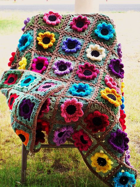 Anemone, field of flowers Mar 1992 issue of Better Homes and Gardens Beau Crochet, Crochet Blanket Pattern Easy, شال كروشيه, Crocheted Blanket, Confection Au Crochet, Easy Crochet Blanket, Crochet Blanket Designs, Crochet Blanket Afghan, Crochet Simple