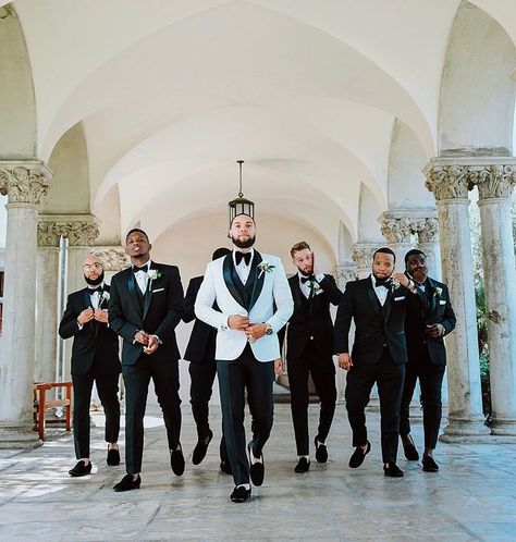 Groomsmen Inspiration, Suit For Groom, Groomsmen Wedding Photos, Marriage Pictures, Groomsmen Poses, Groomsmen Tuxedos, Groom Wedding Attire, Groomsmen Outfits, Wedding Portrait Poses