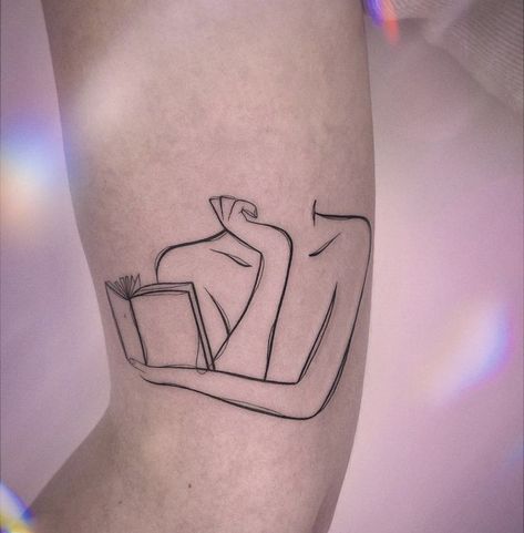 Reader Tattoo Ideas, Literature Tattoos, Tattoo Ladies, Reading Tattoo, Book Lover Tattoo, Tattoo Modern, Bestie Tattoos, Bookish Tattoos, Silhouette Tattoos