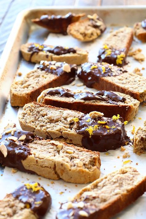 Made with 100% almond meal, this gluten free almond biscotti is the ultimate Christmas cookie recipe to make this holiday season! Easy Biscotti, Gluten Free Biscotti, Almond Biscotti Recipe, Almond Biscotti, Biscotti Recipe, Fit Foodie, Almond Flour Recipes, Gf Desserts, Gluten Free Sweets