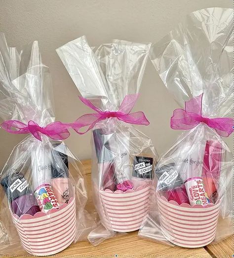 Teenage Sleepover, Sleepover Supplies, Girls Pamper Party, Girls Sleepover Party, Homemade Gift Baskets, Hen Party Bags, 5th Birthday Party Ideas, Candy Club, Birthday Hampers