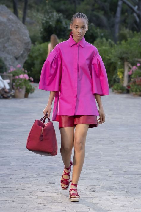 Max Mara Resort 2022 Fashion Show Winter Typ, Resort Fashion, Milano Fashion Week, Vintage Couture, Tennis Dress, Inspiration Style, Max Mara, Primavera Estate, Jersey Dress