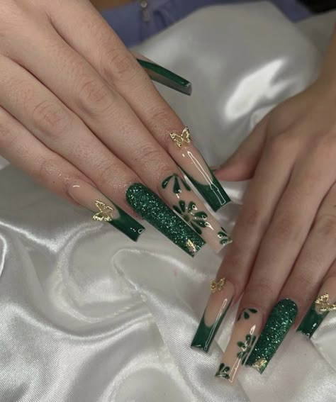 emerald green nails, winter nail colors, emerald nails, emerald nail, green nail designs, green nails ideas Emerald Birthday Nails, Emerald Green Nail Ideas, Emerald Green Nail, Green Nails Ideas, Gold Stiletto Nails, Green Nail Ideas, Emerald Green Nails, Quince Nails, Winter Nail Colors