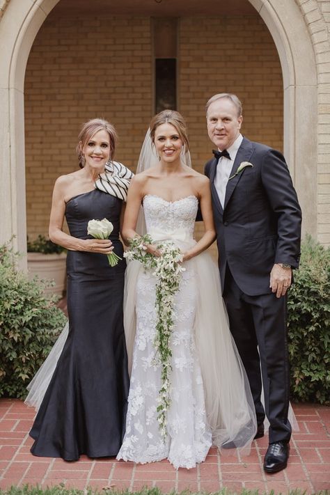 Modern Black-and-White Wedding with Southern Traditions in Dallas - Inside Weddings Black And White Mother Of Bride Dress, Bride With Parents, Black Mermaid Gown, Wedding Miscellaneous, Southern Traditions, Mira Zwillinger, Inside Weddings, Moda Hippie, Nyc Elopement