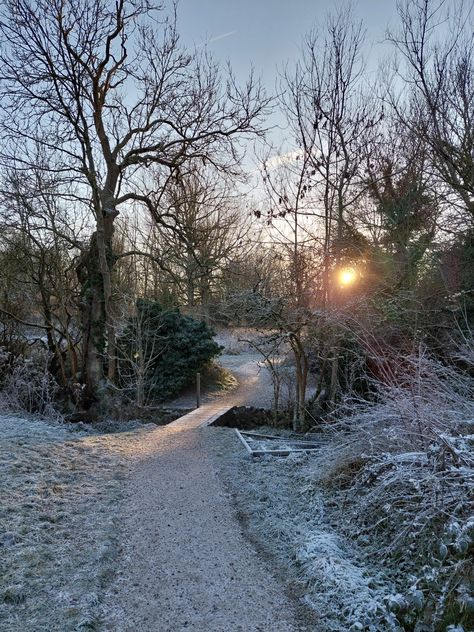 winter aesthetic nature British Countryside Winter, Cottage Winter Aesthetic, English Countryside Winter, Country Winter Aesthetic, English Countryside Christmas, Winter Farm Aesthetic, Winter Cottagecore Aesthetic, Jae Core, Countryside Christmas