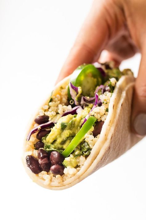 These healthy Cilantro Lime Black Bean Quinoa Tacos are the PERFECT recipe for summer! Light, flavorful, healthy and super SIMPLE! [vegan] Plant Based Ideas, Black Bean And Quinoa Tacos, Clean Eating Recipes Vegan, Plant Based Dishes, Plant Based Recipes Lunch, Will Bulsiewicz Recipes, Whole Plant Based Recipes, Whole Food Plantbased Recipes, Plant Based Lunches