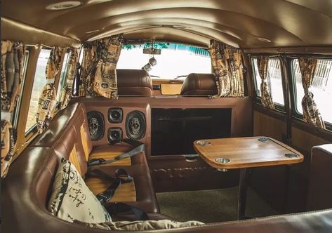 Old Volkswagen Van, Volkswagen Bus Interior, Kombi Interior, Converted Van, Vintage Volkswagen Bus, Volkswagen Interior, Vw Bus Interior, Van Volkswagen, Bus Ideas